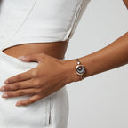 Long-distance couple's remote interactive smart mind-sensing bracelet, a pair of vibrating bracelets, a Valentine's Day gift.