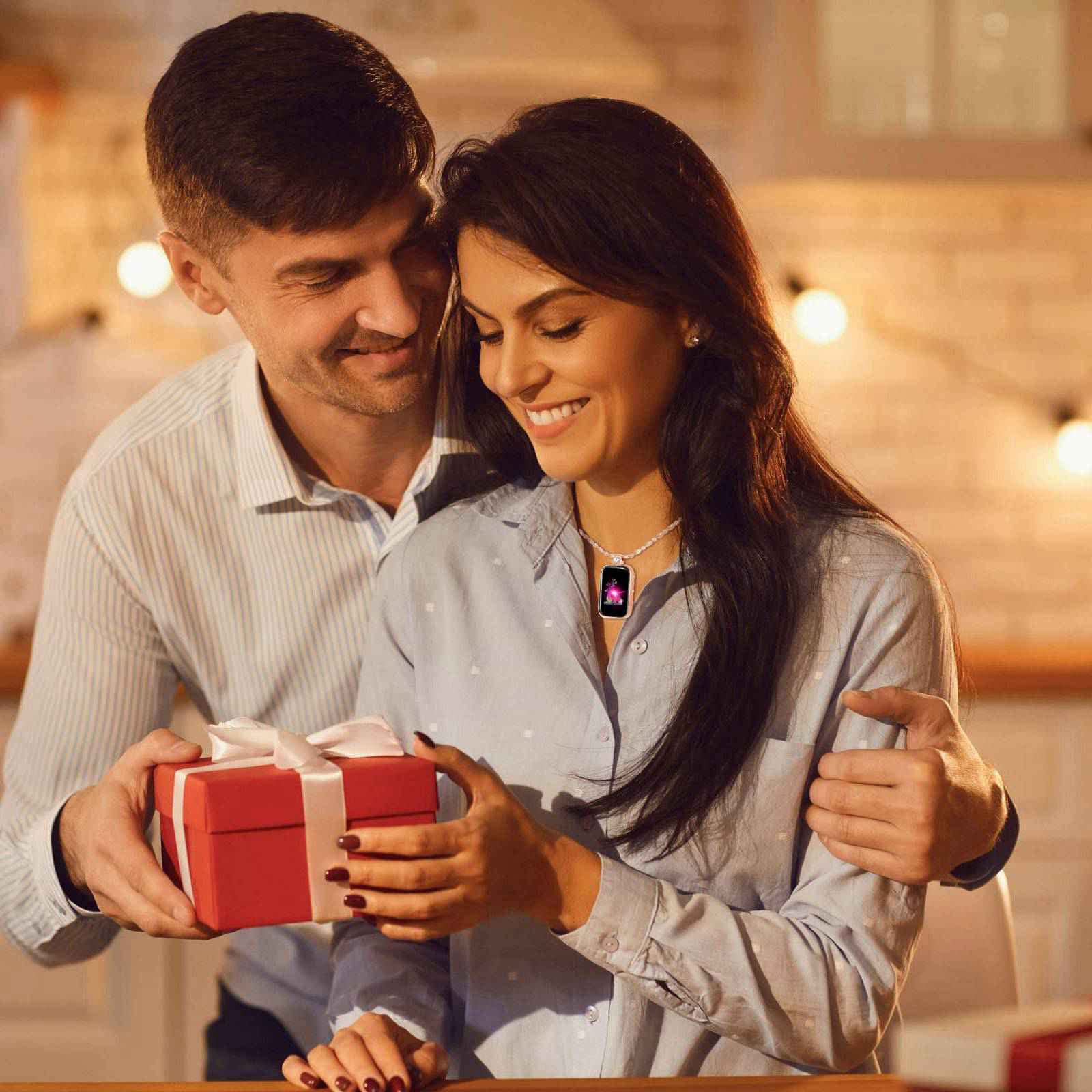Long-distance touch pendant necklace, vibrates and glows, suitable for couples in love, sends SOS SMS, relationship pendant necklace, Velentine day gift for girlfriend or boyfriend.