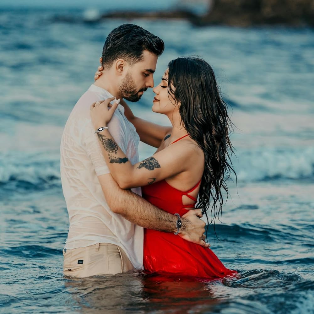 Long-distance touch bracelet, vibrates and glows, suitable for couples in love, sends SOS SMS, relationship bracelet, Velentine gift for girlfriend or boyfriend.