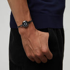 Long-distance couple's remote interactive smart mind-sensing bracelet, a pair of vibrating bracelets, a Valentine's Day gift.